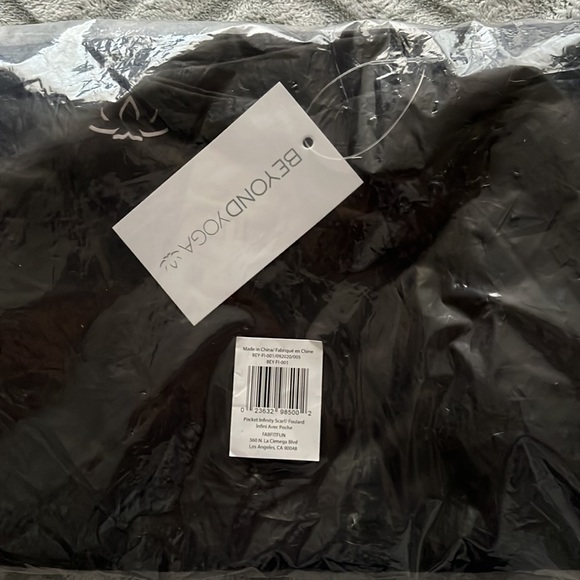 Beyond Yoga Black Pocket Infinity Scarf - Picture 2 of 4